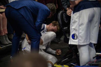 NBA》獨行俠球星東契奇右腳扭傷 估休養兩週 NBA》獨行俠球星東契奇右腳扭傷 估休養兩週