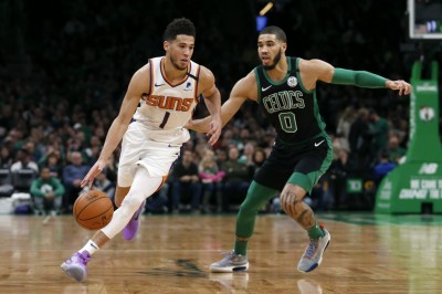 NBA》「聰明哥」破紀錄11顆三分無用 布克飆39分力壓綠衫軍 NBA》「聰明哥」破紀錄11顆三分無用 布克飆39分力壓綠衫軍