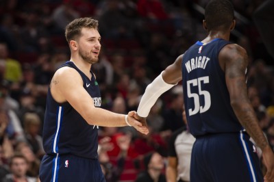 NBA》獨行俠全場22記三分發威 里拉德狂轟47分成空 NBA》獨行俠全場22記三分發威 里拉德狂轟47分成空