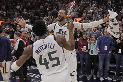 NBA》戈貝爾賞關鍵火鍋 爵士近15場拿14勝 NBA》戈貝爾賞關鍵火鍋 爵士近15場拿14勝