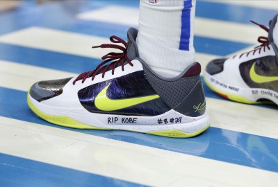 KOBE罹難》帶著KOBE意志拚戰 東契奇球鞋寫上9位罹難者姓名 KOBE罹難》帶著KOBE意志拚戰 東契奇球鞋寫上9位罹難者姓名