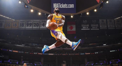 NBA》致敬Kobe一張照瘋傳 詹皇狂讚攝影師「他才是MVP」 NBA》致敬Kobe一張照瘋傳 詹皇狂讚攝影師「他才是MVP」