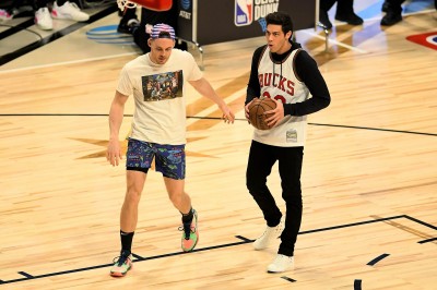 NBA》戴棒球手套灌籃?耶利奇曝與公鹿後衛原本還有這招 NBA》戴棒球手套灌籃?耶利奇曝與公鹿後衛原本還有這招