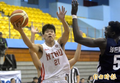 UBA》前進小巨蛋的第一步 台師大輕取有3外援的世新 UBA》前進小巨蛋的第一步 台師大輕取有3外援的世新