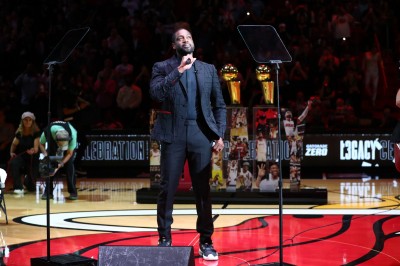 NBA》球衣退休致謝布萊恩 魏德盼傳承交棒(影音) NBA》球衣退休致謝布萊恩 魏德盼傳承交棒(影音)