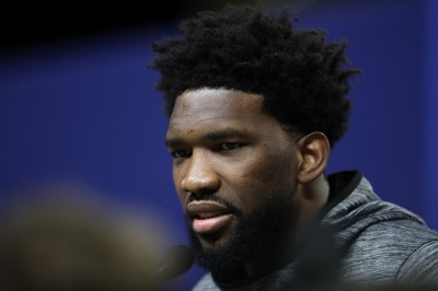 NBA》對戰騎士肩膀扭傷 恩比德預估缺陣一周 NBA》對戰騎士肩膀扭傷 恩比德預估缺陣一周