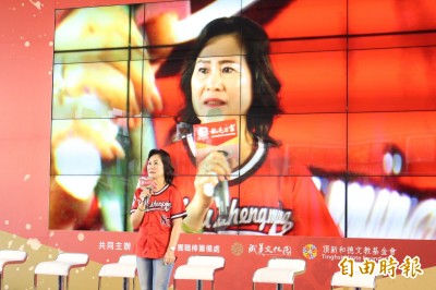 中職》龍象大戰睽違20年開打! 徐生明遺孀謝榮瑤將開球 中職》龍象大戰睽違20年開打! 徐生明遺孀謝榮瑤將開球