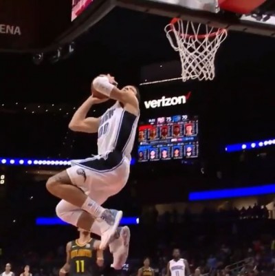NBA》「最強亞軍」比賽中360度猛扣 賽後自嘲:9分(影音) NBA》「最強亞軍」比賽中360度猛扣 賽後自嘲:9分(影音)