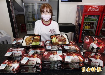 中職》球迷終於能進場! 樂天球團準備300個便當都賣完 中職》球迷終於能進場! 樂天球團準備300個便當都賣完
