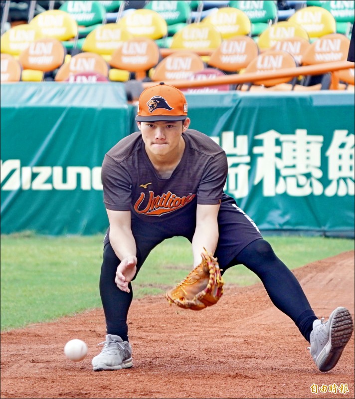 教練陪他特打 林靖凱「擊」也佳 教練陪他特打 林靖凱「擊」也佳