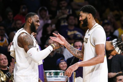 NBA》球迷捕捉野生詹皇、AD 「多人運動」赫見老戰友 NBA》球迷捕捉野生詹皇、AD 「多人運動」赫見老戰友
