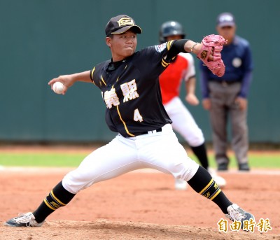 玉山盃》高中三年首度先發就完封勝 「168小巨人」要拚選秀 玉山盃》高中三年首度先發就完封勝 「168小巨人」要拚選秀