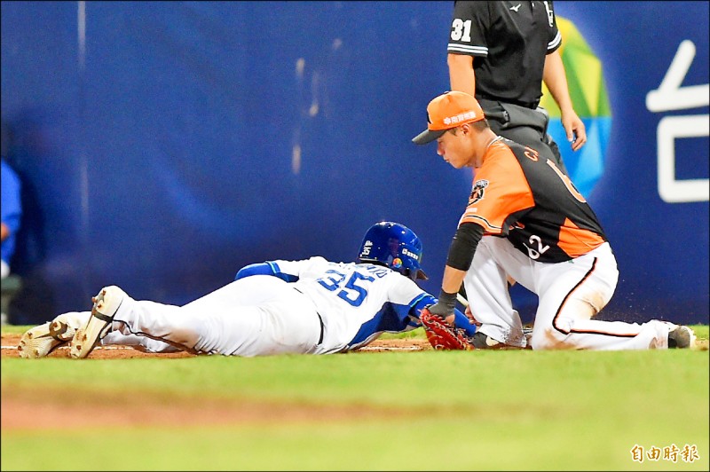 超百勝趕傳家 吳桀睿史上最矮一壘手 超百勝趕傳家 吳桀睿史上最矮一壘手