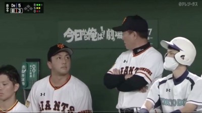 日職》巨人監督怒了! 把球員叫來「公開訓斥」(影音) 日職》巨人監督怒了! 把球員叫來「公開訓斥」(影音)