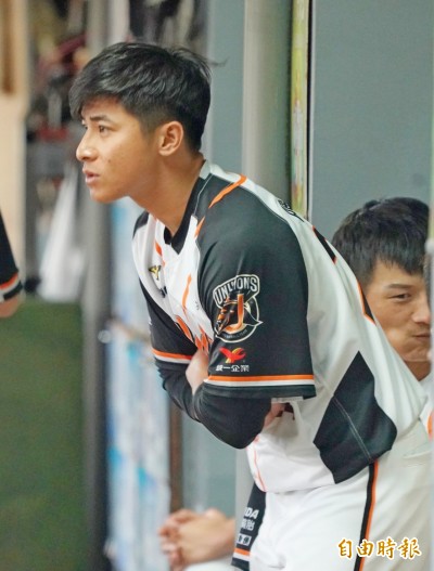 中職》「外野三帥」少一帥!陳傑憲賽前去看醫生 中職》「外野三帥」少一帥!陳傑憲賽前去看醫生