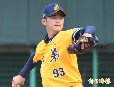 中職》兄弟爭冠關鍵時刻 洋投萊福力下、吳哲源首升一軍 中職》兄弟爭冠關鍵時刻 洋投萊福力下、吳哲源首升一軍