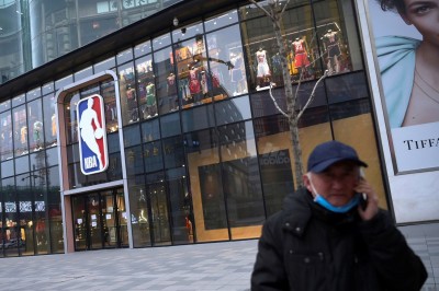 NBA》中國籃球學院爆嚴重爭議! 球員被毆打、住宿條件極差 NBA》中國籃球學院爆嚴重爭議! 球員被毆打、住宿條件極差