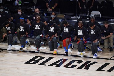 NBA》州議員的警告沒在怕!雷霆仍集體單膝下跪挺平權 NBA》州議員的警告沒在怕!雷霆仍集體單膝下跪挺平權