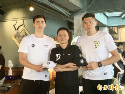 籃球》寶島夢想家補強! 李德威、譚傑龍談新賽季目標 籃球》寶島夢想家補強! 李德威、譚傑龍談新賽季目標