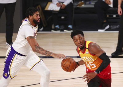 NBA》野獸般的AD狂轟42分 湖人鎖定西部頭號種子 NBA》野獸般的AD狂轟42分 湖人鎖定西部頭號種子