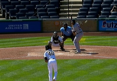 MLB》海盜投手離奇大暴投 讓現場主播看傻了(影音) MLB》海盜投手離奇大暴投 讓現場主播看傻了(影音)