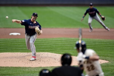 MLB》3年前還兼差開Uber 雙城投手今暫居防禦率王 MLB》3年前還兼差開Uber 雙城投手今暫居防禦率王