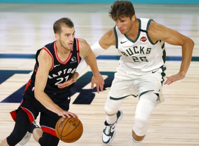 NBA》東冠對決提前上演 暴龍末節險遭公鹿翻盤 NBA》東冠對決提前上演 暴龍末節險遭公鹿翻盤