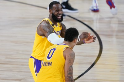 NBA》湖人爭冠關鍵! 詹皇狂讚絕殺英雄庫茲馬 NBA》湖人爭冠關鍵! 詹皇狂讚絕殺英雄庫茲馬