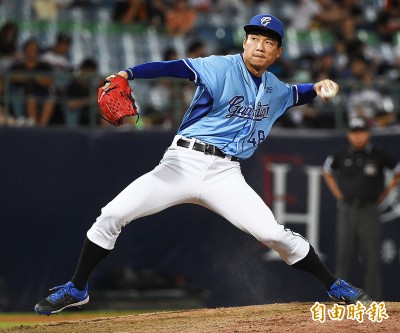 中職》新練球種逐漸熟悉 賴鴻誠下半季反彈 中職》新練球種逐漸熟悉 賴鴻誠下半季反彈