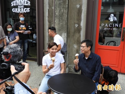 羽球》戴資穎擔任高雄市旅遊大使! 與陳其邁打羽球、拍片行銷高雄 羽球》戴資穎擔任高雄市旅遊大使! 與陳其邁打羽球、拍片行銷高雄
