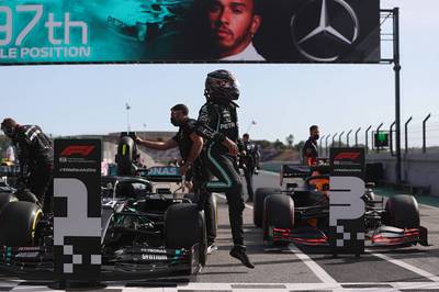 F1》最後一刻殺出程咬金 漢米爾頓擊退隊友奪生涯第97桿位 F1》最後一刻殺出程咬金 漢米爾頓擊退隊友奪生涯第97桿位