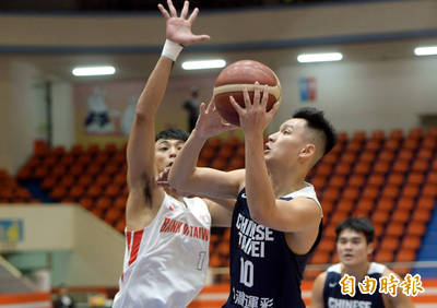 molten挑戰賽》年輕小將組成的台灣白隊 23分大勝台銀 molten挑戰賽》年輕小將組成的台灣白隊 23分大勝台銀