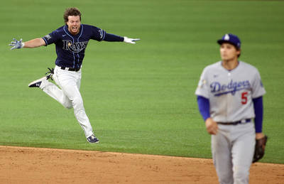 MLB》興奮過頭差點暈厥 光芒勝利英雄賽後急吊點滴 MLB》興奮過頭差點暈厥 光芒勝利英雄賽後急吊點滴