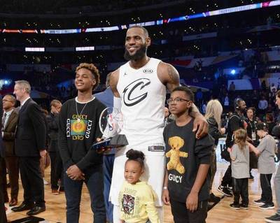 NBA》果然是「詹皇血脈」! 美媒大讚詹姆斯次子球場表現 NBA》果然是「詹皇血脈」! 美媒大讚詹姆斯次子球場表現