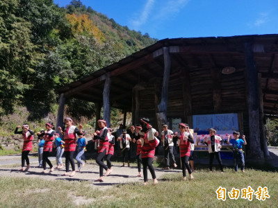 新光司馬庫斯實驗分班擬設分校 新竹攻城獅隊公益籃球教學關懷偏鄉 新光司馬庫斯實驗分班擬設分校 新竹攻城獅隊公益籃球教學關懷偏鄉