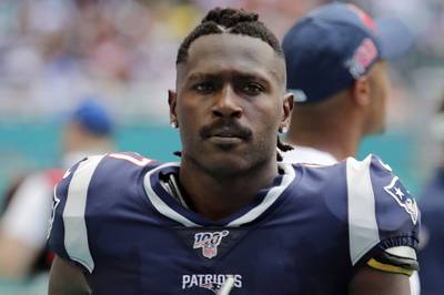 NFL》「最具爭議球員」布朗重返球場 與坦帕灣海盜簽1年約 NFL》「最具爭議球員」布朗重返球場 與坦帕灣海盜簽1年約