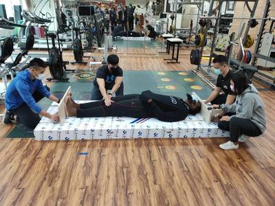 SBL》換髮型當縮小燈!「喬丹女婿」身高203公分壓線過關 SBL》換髮型當縮小燈!「喬丹女婿」身高203公分壓線過關