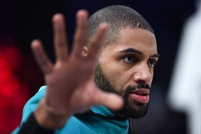 NBA》鋒線主力相繼出走 快艇發動補強正式簽下巴通 NBA》鋒線主力相繼出走 快艇發動補強正式簽下巴通