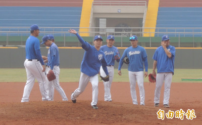 中職》主動參加守備練習 郭俊麟復健進度順利 中職》主動參加守備練習 郭俊麟復健進度順利