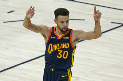 NBA》柯瑞史詩三分球獨居史上第2 仍不敵爵士超狂8連勝 NBA》柯瑞史詩三分球獨居史上第2 仍不敵爵士超狂8連勝