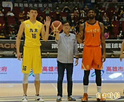 SBL》九太鳳山主場迎戰璞園  陳其邁開球前默哀