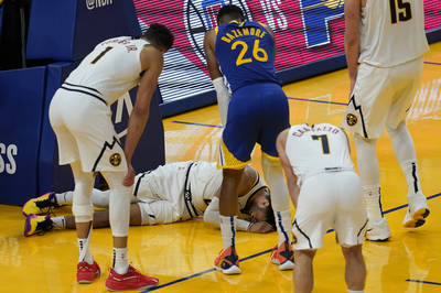 NBA》J.穆雷不慎傷到左膝表情痛苦 勇士隊也祈禱沒事(影音) NBA》J.穆雷不慎傷到左膝表情痛苦 勇士隊也祈禱沒事(影音)