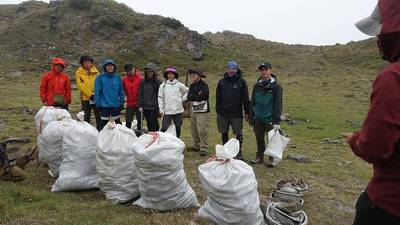 登山》1個營地垃圾就60公斤起跳 「三條魚」淨山盼增募資 登山》1個營地垃圾就60公斤起跳 「三條魚」淨山盼增募資