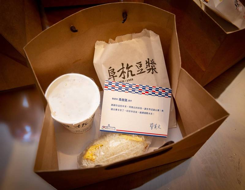 代表團返台後享用「英雄早餐」  蔡英文：感謝台灣英雄為國付出