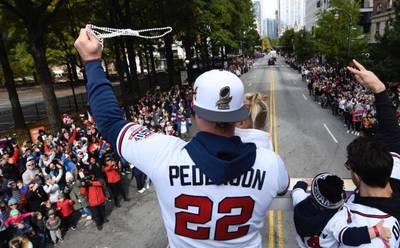 MLB》珍珠項鍊大放送！ 佩德森瘋狂舉動HIGH翻遊行現場