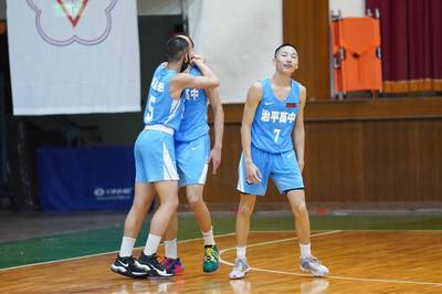 HBL》A組大亂鬥!治平高中楊皓祥「準絕殺」 率隊逆轉東山高中 HBL》A組大亂鬥!治平高中楊皓祥「準絕殺」 率隊逆轉東山高中