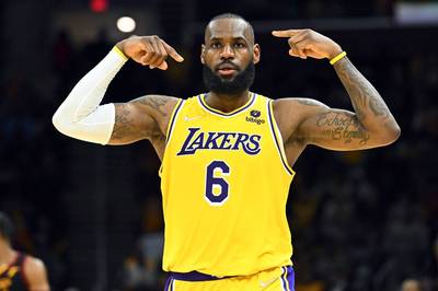 NBA》超越「籃球之神」登最老得分王不要了？ 美媒曝詹皇出賽狀態