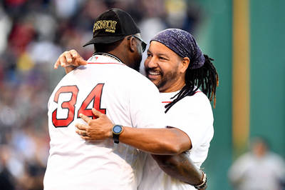 MLB》曼尼入選紅襪名人堂獲邀開球  老隊友歐提茲接捕（影音）