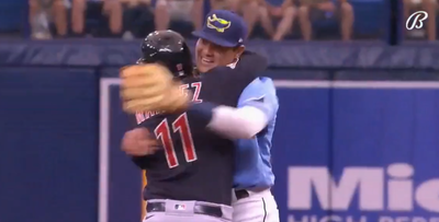 MLB》張育成與明星前隊友場上1互動太暖心 美國球迷好感慨（影音）