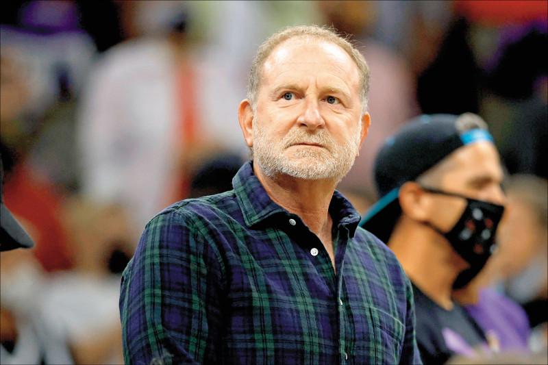 涉種族歧視及性騷 太陽老闆被迫賣隊